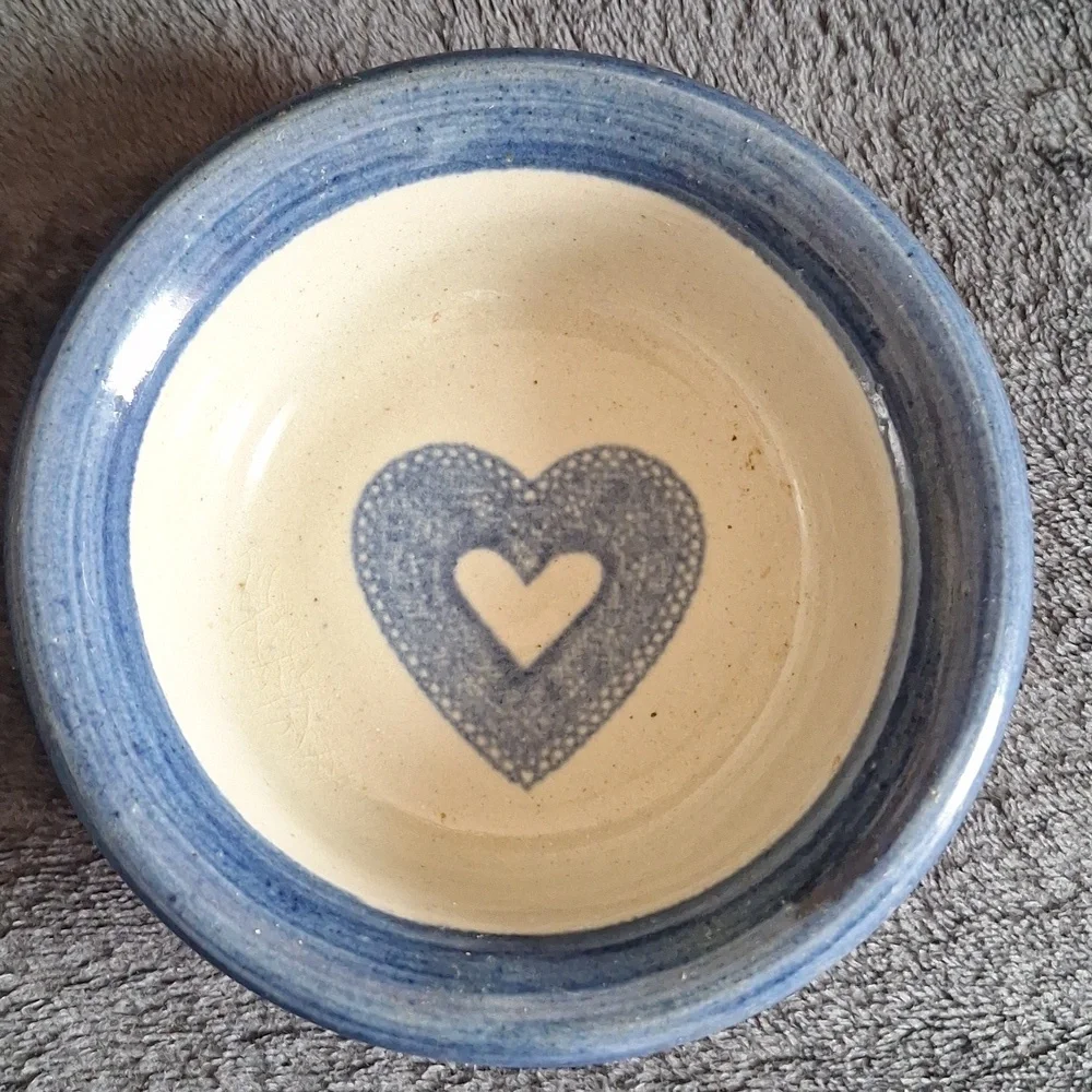 1995 Brinker Pots Pottery Bowl 5.5 in Blue and White w Heart Excellent Condition